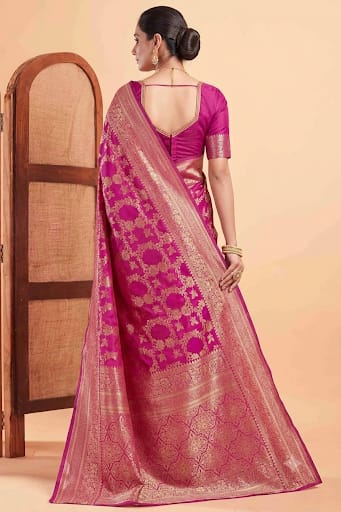 Maharani texture with this premium slightly elegent silk saree