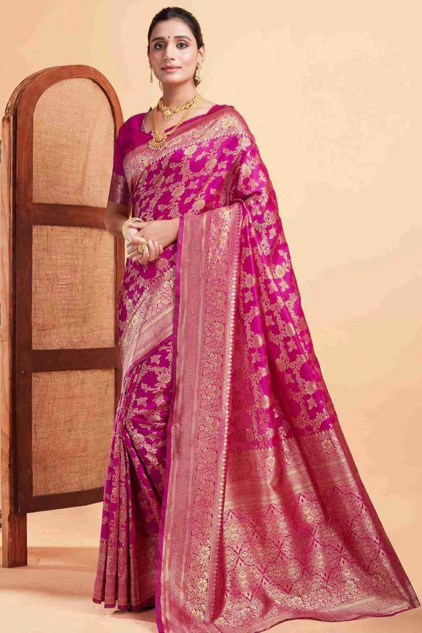 Maharani texture with this premium slightly elegent silk saree