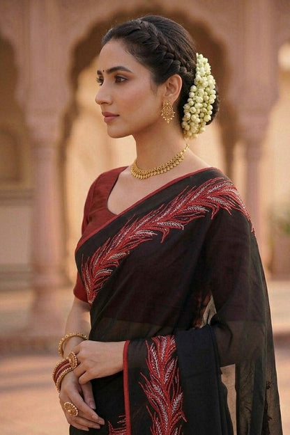 Black georgette plain Saree with boundary enhancing the nature